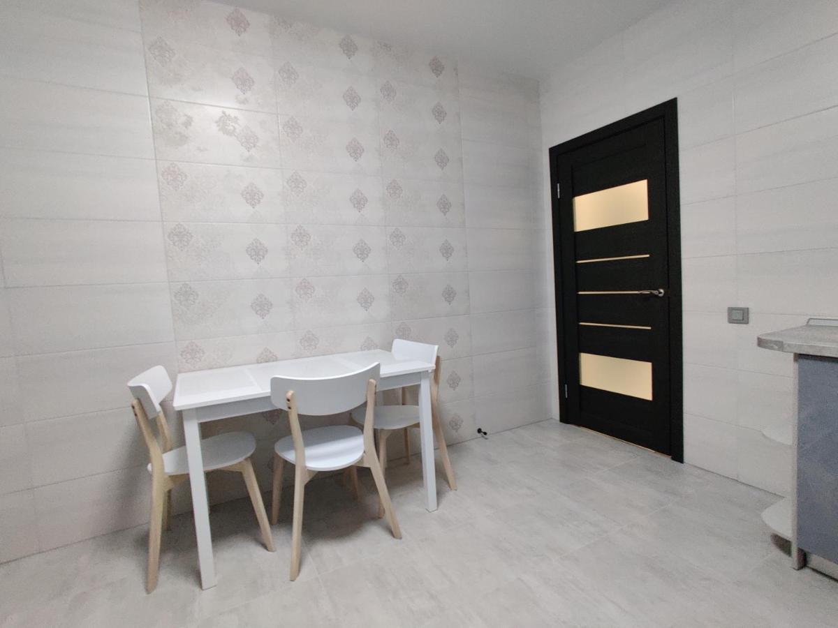 Yarovytsya Vip In The Center Appartement Loetsk Buitenkant foto